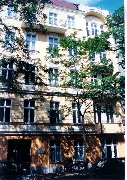 *SCHÖNEBERGer Kietz * Nahe S-Bahnhof Julius-Leber-Brücke  * 1 Zimmer * Blick auf begrünten Innenhof — photo 1